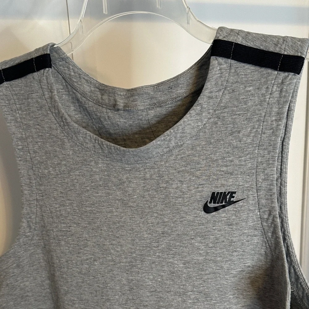 Nike Women's Heather‎ Gray Muscle Tee